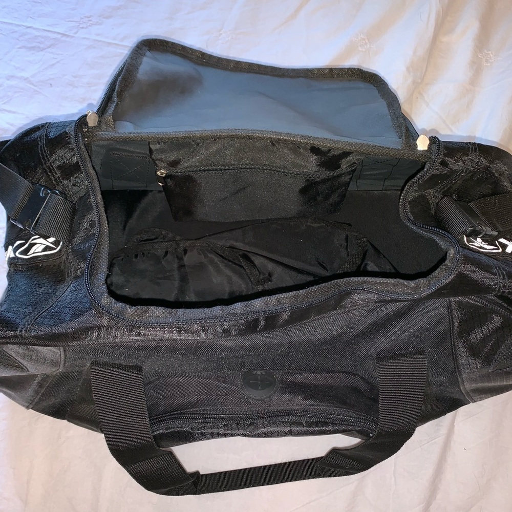 like new Reebok bag🖤 - Picture 3 of 3